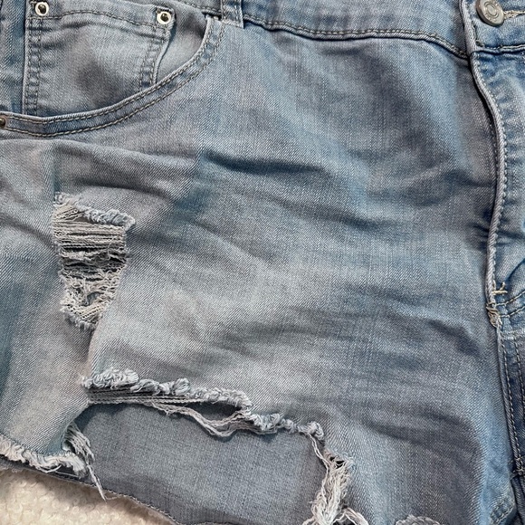 Plus Size 22 Rue21 Blue Jean Shorts with Distressed Frayed Hem - Picture 2 of 6
